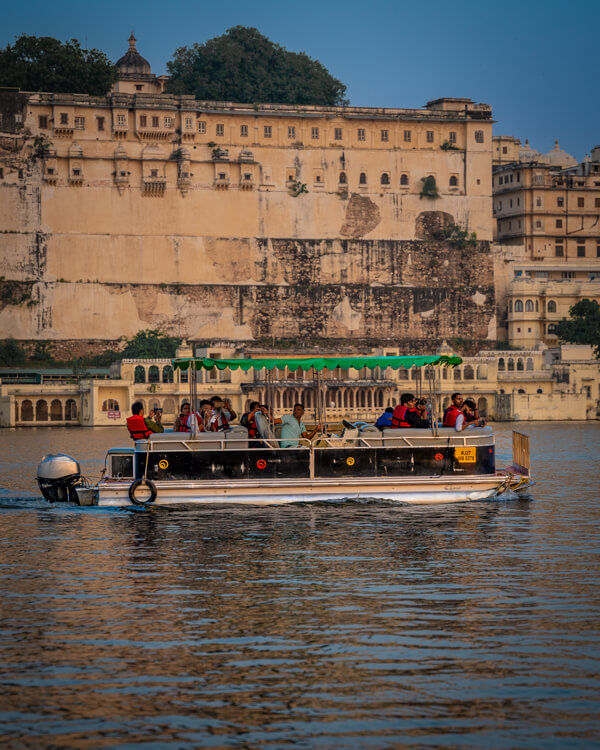 udaipur lake boat ride