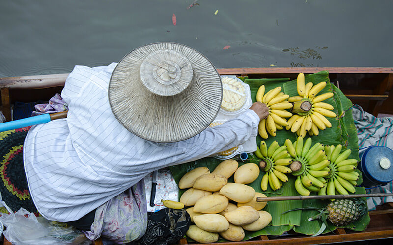 floating market woman